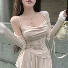 批发韩系秋冬新款气质套装女防晒开衫外搭吊带<b class='q'>背心</b><b class='q'>上衣</b>百褶短裙三件套