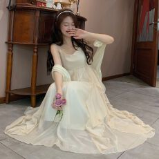 批发<b class='q'>沙滩裙</b>女三亚绝美小裙大理洱海裙子海边拍照衣服超仙度假风连衣裙