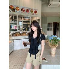 批发黑色v领泡泡袖<b class='q'>显瘦</b><b class='q'>衬衫</b>复古气质收腰上衣