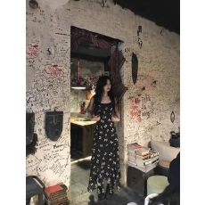 批发茶歇法式蝴蝶印花吊带<b class='q'>连衣裙</b>女夏季不规则气质碎花裙<b class='q'>复古</b>收腰裙子