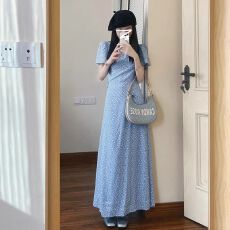 批发独特别致蓝色碎花连衣<b class='q'>裙子</b>夏季女装2026年新款小众设计感法式<b class='q'>长</b><b class='q'>裙</b>