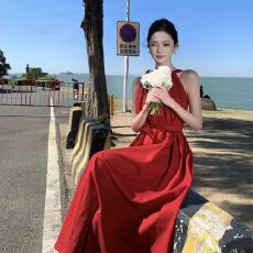 批发法式红色挂脖吊带连衣裙女夏<b class='q'>新娘</b>晨袍<b class='q'>礼服</b>新疆旅行海边度假长裙夏