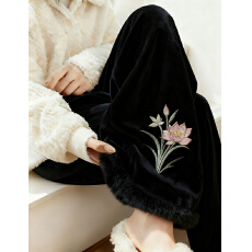 批发金丝绒复合<b class='q'>贝贝</b>绒新中式刺绣花朵丝绒阔腿裤高腰气质加绒休闲