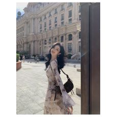 批发已出货 新中式复古印花v领<b class='q'>连衣裙</b>女春秋包臀裙气质<b class='q'>喇叭袖</b>A字长裙