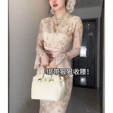 批发已出货 纯欲蕾丝拼接<b class='q'>连衣裙</b>女春季名媛风<b class='q'>喇叭袖</b>V领修身包臀长裙
