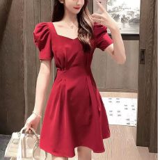 批发已出货 法式小心机露背方领泡泡袖<b class='q'>连衣裙</b>女收腰显瘦气质减龄裙子