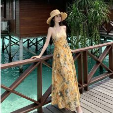 批发已出货花园黄色挂脖连衣裙油画礼<b class='q'>服</b>高级多巴胺海岛明媚沙滩海