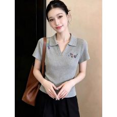 批发已出货灰色小马刺绣短袖t恤女夏薄款上衣