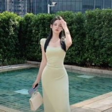 批发已出货<b class='q'>连衣裙</b>女纯欲裙子收腰显瘦露背<b class='q'>开叉</b>包臀长裙