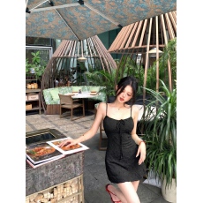 批发已出货海岛松弛感穿搭绿色吊带<b class='q'>连衣裙</b>女夏季绝美<b class='q'>包臀</b>短裙修身纯