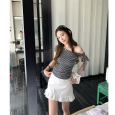 批发已出货单边绑带斜肩<b class='q'>短袖</b><b class='q'>T</b><b class='q'>恤</b>设计感修身气质短款上衣