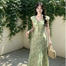 批发已出货<b class='q'>连衣裙</b>多巴胺女气质夏季新款法式收腰海边显瘦度假风长裙