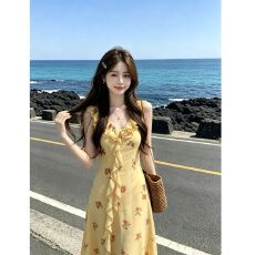 批发已出货碎花吊带<b class='q'>连衣裙</b>女边度假法式超仙露背沙滩鱼尾长裙