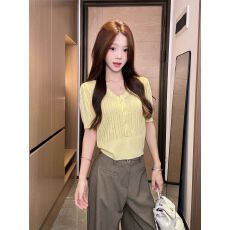 批发已出货镂空半开扣v领短袖<b class='q'>针织衫</b>夏季收腰甜美百搭短款上衣