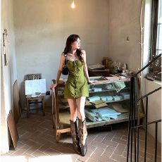批发已出货轻熟风收腰吊带裙纯欲少女系带肌理感提花度假风<b class='q'>连衣裙</b>女