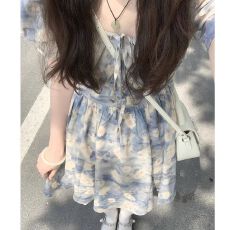 批发已出货方领泡泡袖碎花连衣裙<b class='q'>女</b>夏<b class='q'>新款</b>度假风收腰显瘦A字短裙
