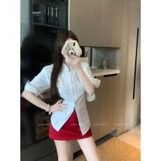 批发已出货白色收腰翻领中袖<b class='q'>衬衫</b>女夏季中长款纽扣小众<b class='q'>上衣</b><b class='q'>T</b><b class='q'>恤</b>