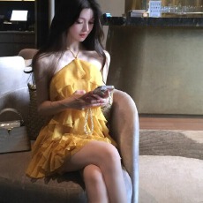 批发高级感黄色荷叶边挂脖<b class='q'>连衣裙</b>女2025夏韩系名媛风性感气质<b class='q'>露背</b>短裙