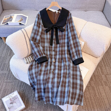 批发130-350斤大码女装胖mm<b class='q'>秋</b>冬新款法式娃娃领时尚格纹设计感连衣裙