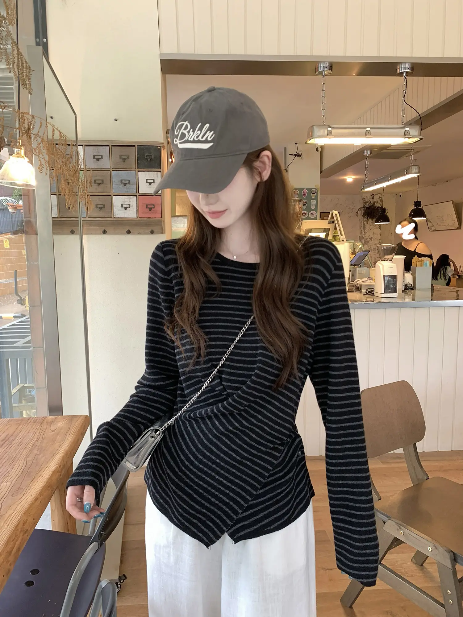 크로스 버튼 허리 조임 긴소매 티셔츠 상세 이미지 14