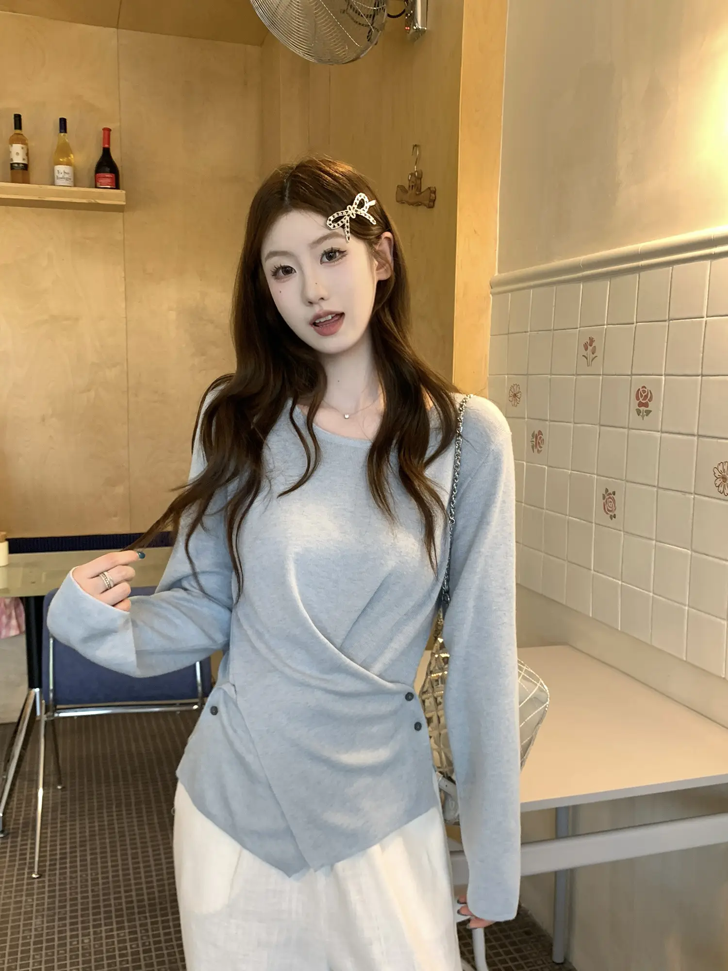 크로스 버튼 허리 조임 긴소매 티셔츠 상세 이미지 37