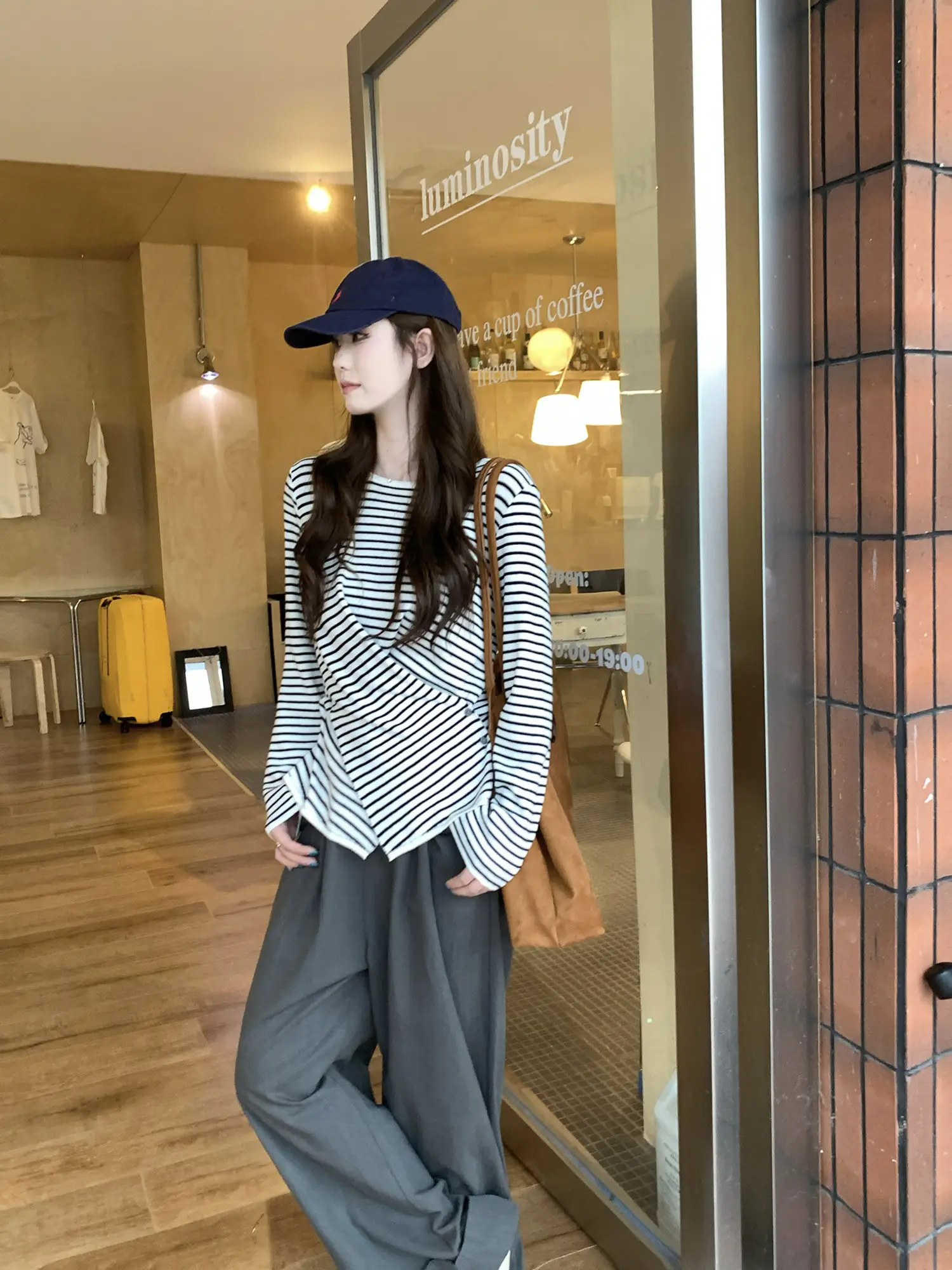 크로스 버튼 허리 조임 긴소매 티셔츠 상세 이미지 40