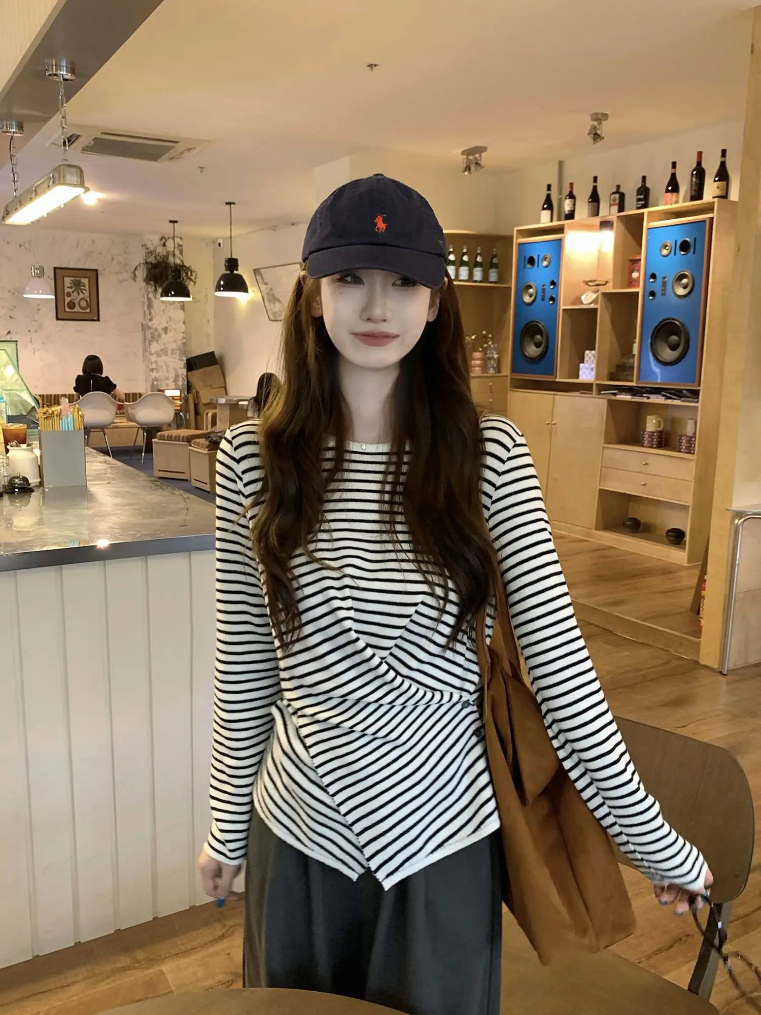 크로스 버튼 허리 조임 긴소매 티셔츠 상세 이미지 43