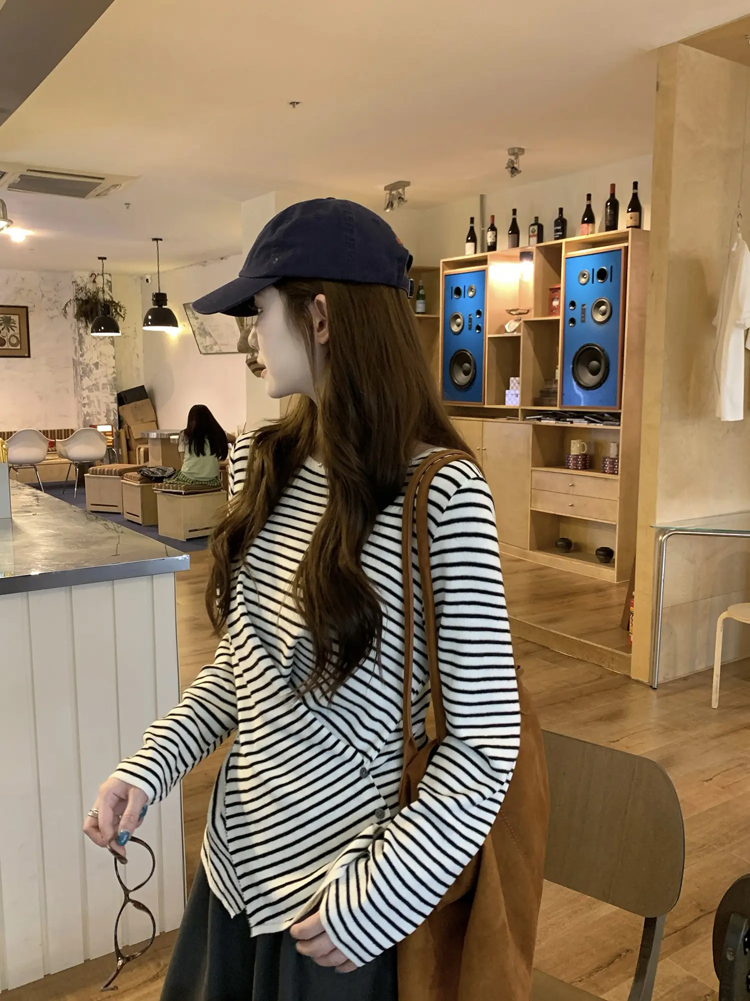 크로스 버튼 허리 조임 긴소매 티셔츠 상세 이미지 44