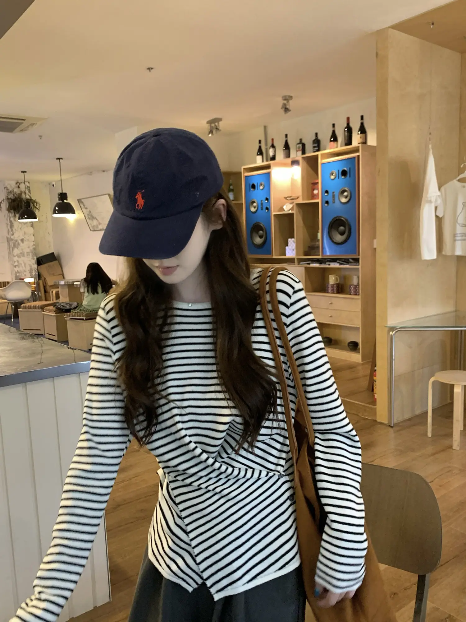 크로스 버튼 허리 조임 긴소매 티셔츠 상세 이미지 45