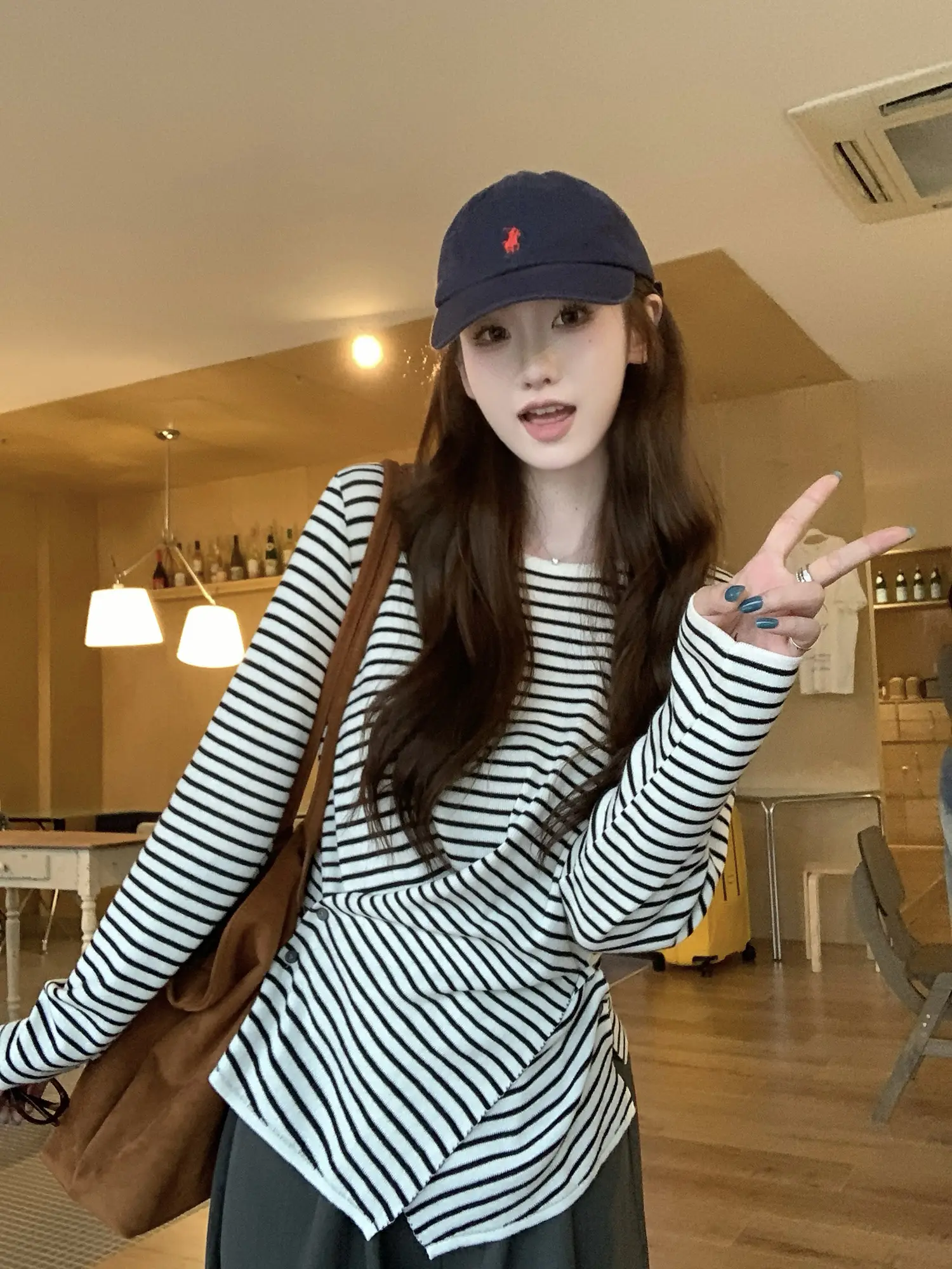 크로스 버튼 허리 조임 긴소매 티셔츠 상세 이미지 46