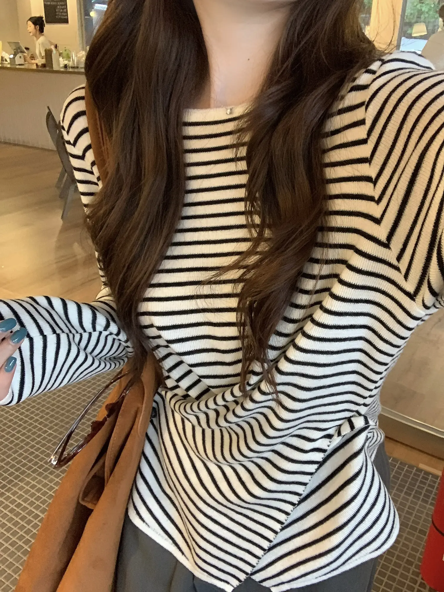 크로스 버튼 허리 조임 긴소매 티셔츠 상세 이미지 47