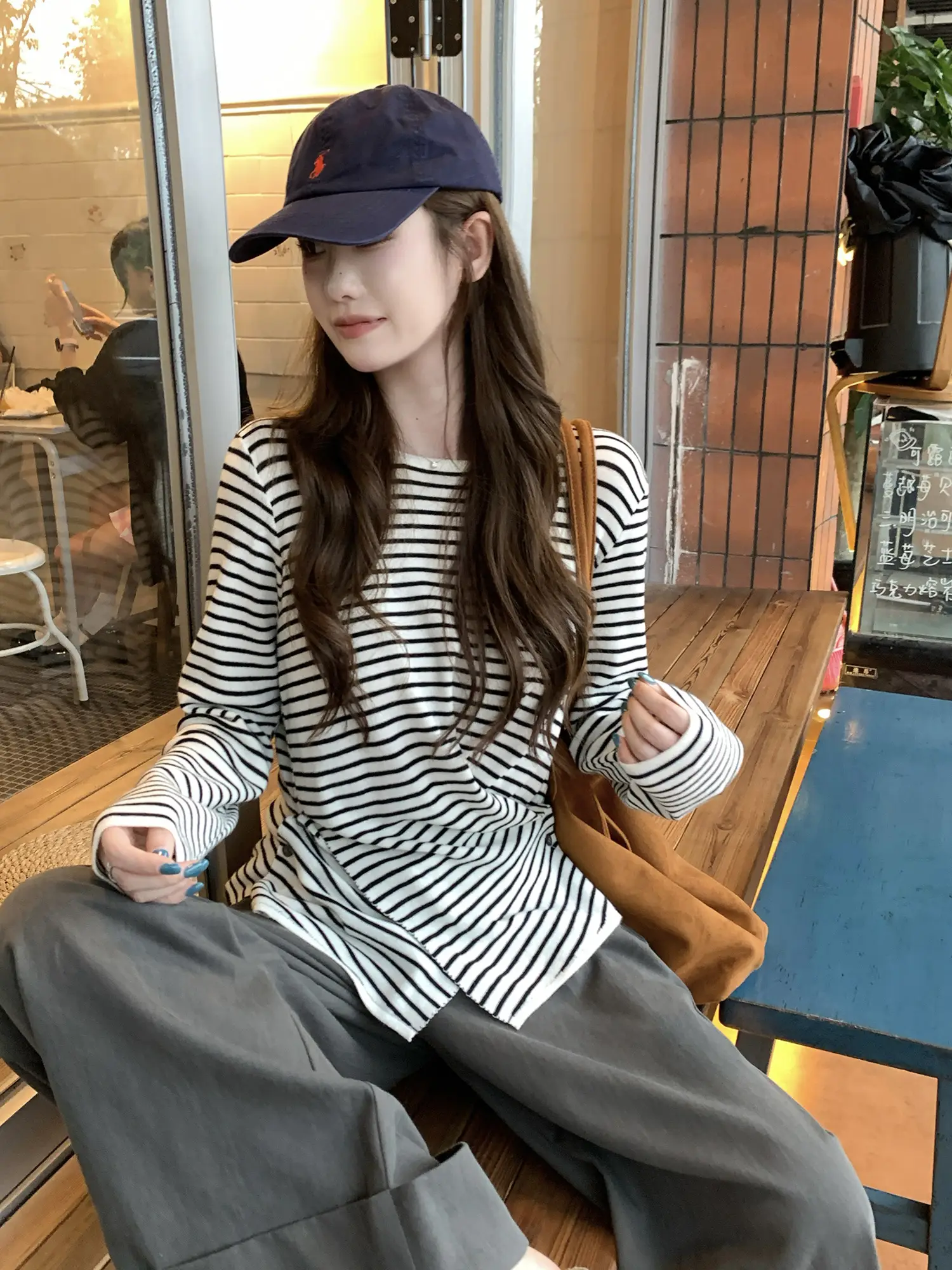 크로스 버튼 허리 조임 긴소매 티셔츠 상세 이미지 49