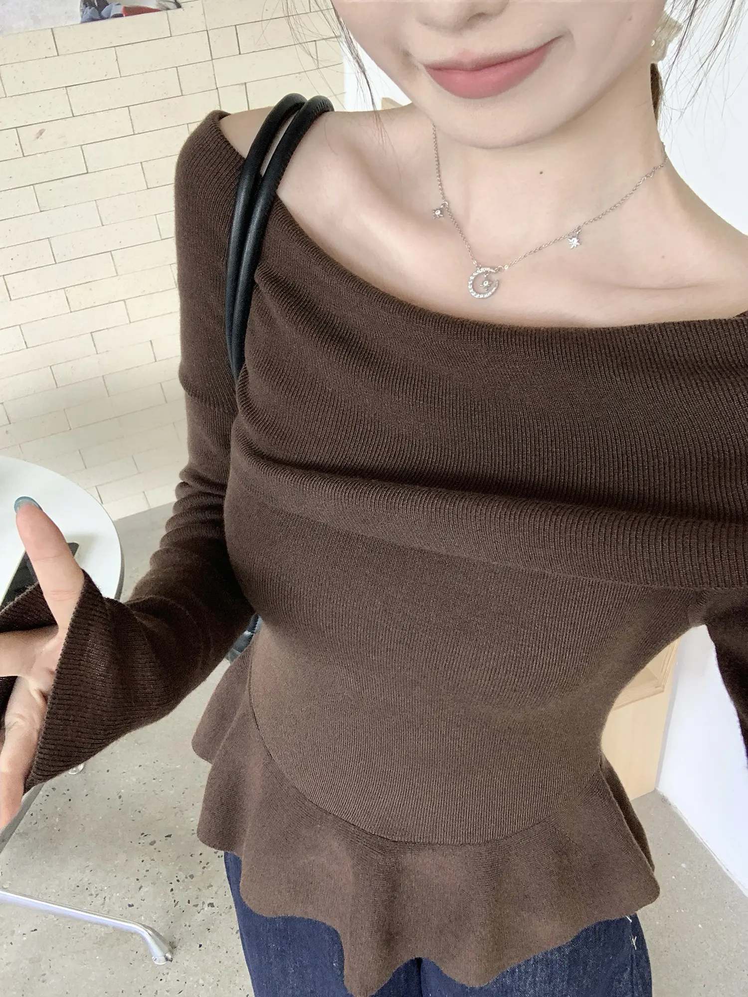 오프숄더 니트 허리 조임 여성용 상의 상세 이미지 38