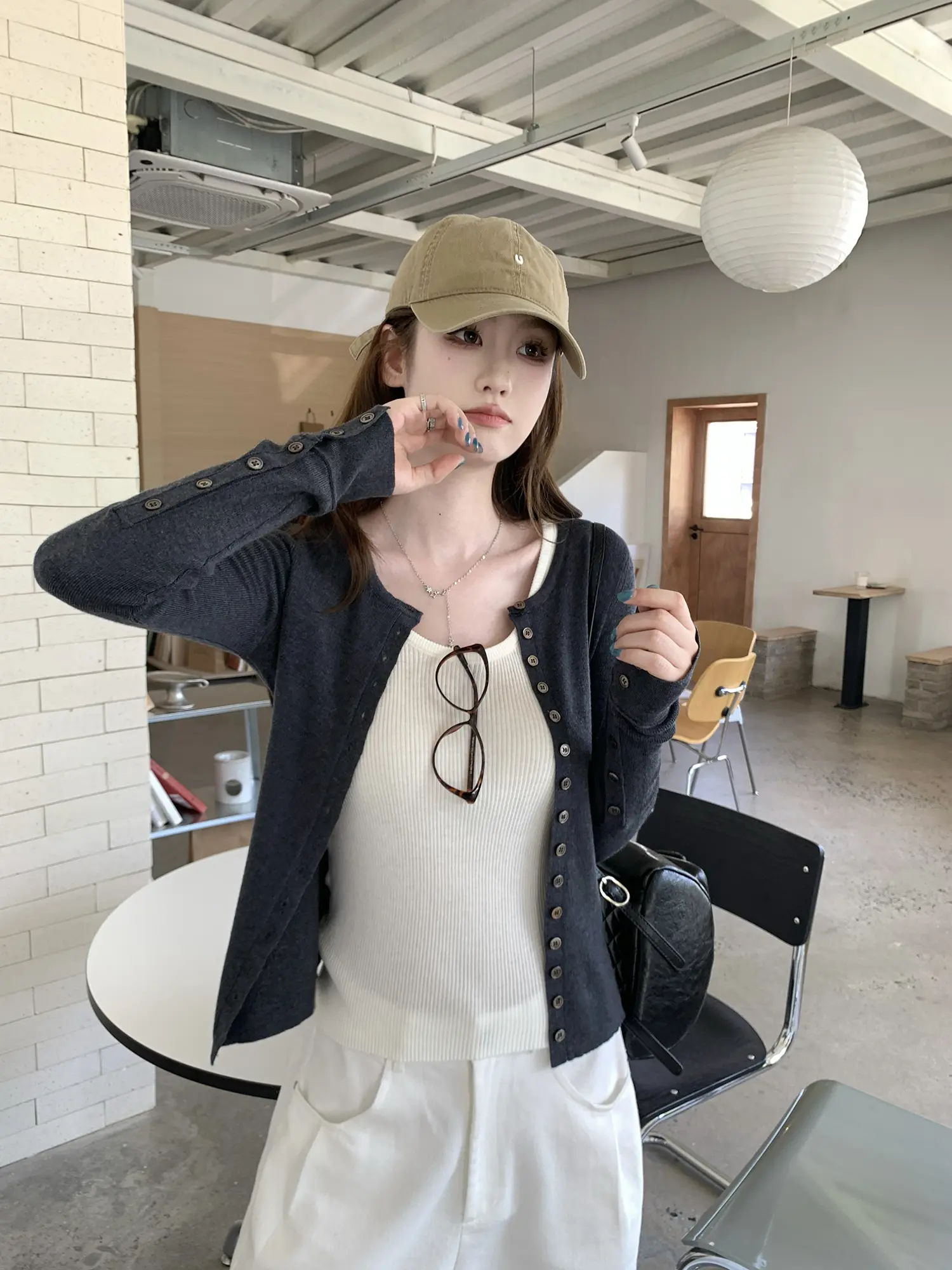 조개 버튼 니트 카디건 상세 이미지 4
