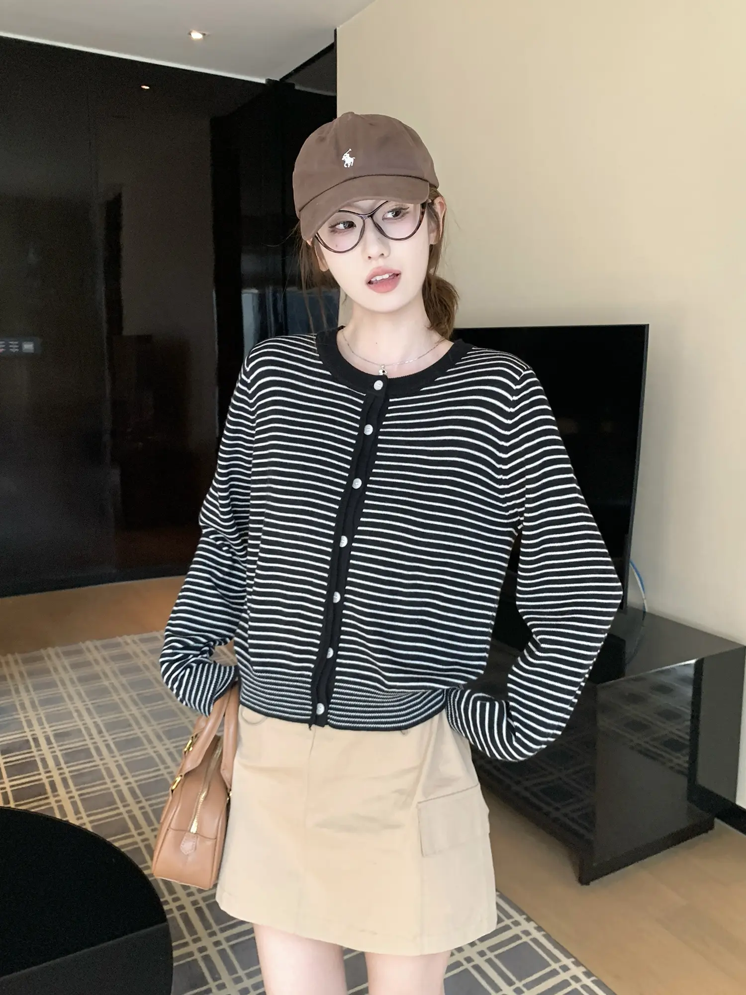 라운드넥 스트라이프 니트 가디건 상세 이미지 8