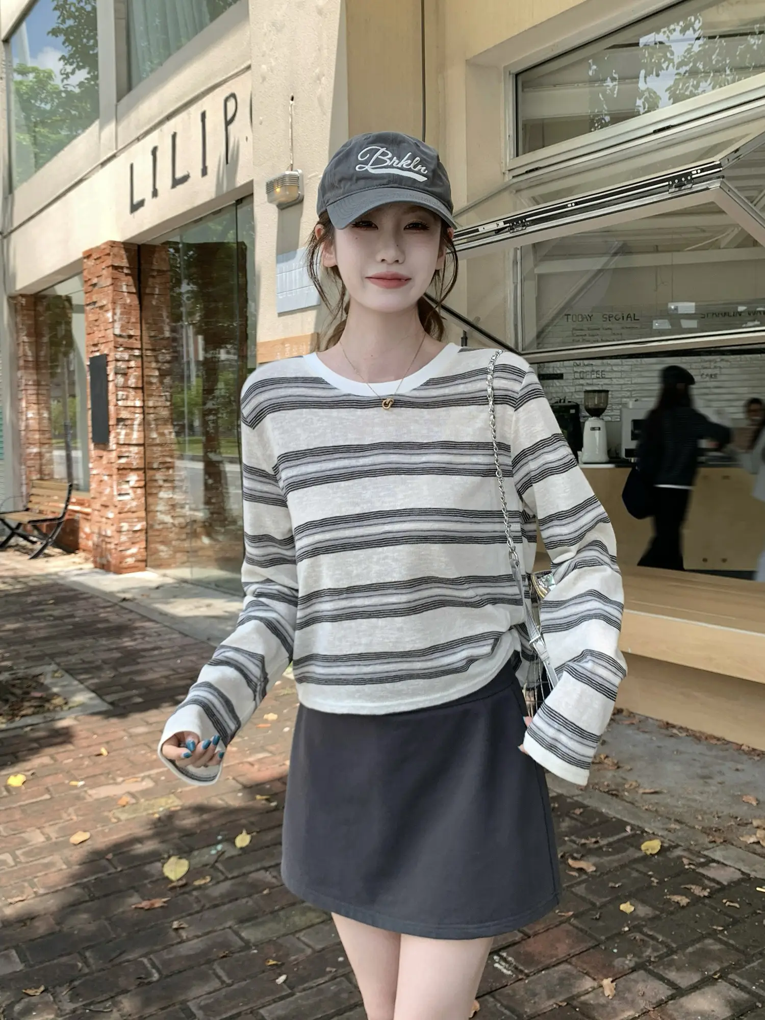 스트라이프 루즈 긴소매 티셔츠 상세 이미지 15