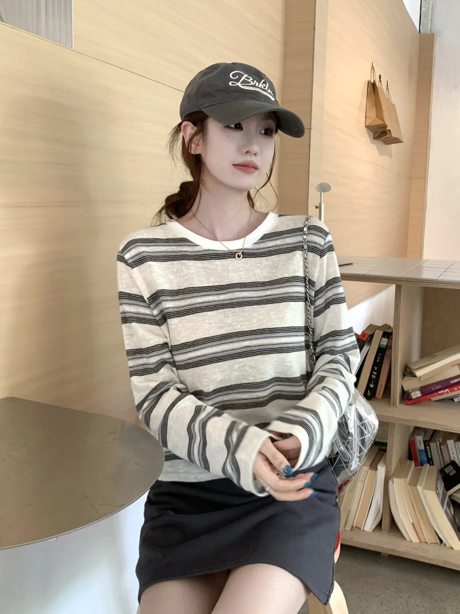 스트라이프 루즈 긴소매 티셔츠 상세 이미지 18