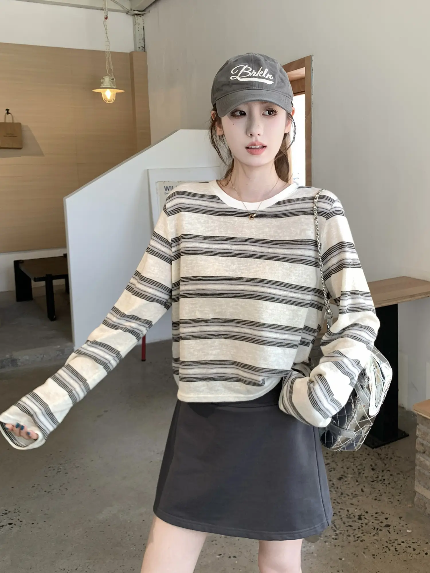 스트라이프 루즈 긴소매 티셔츠 상세 이미지 25