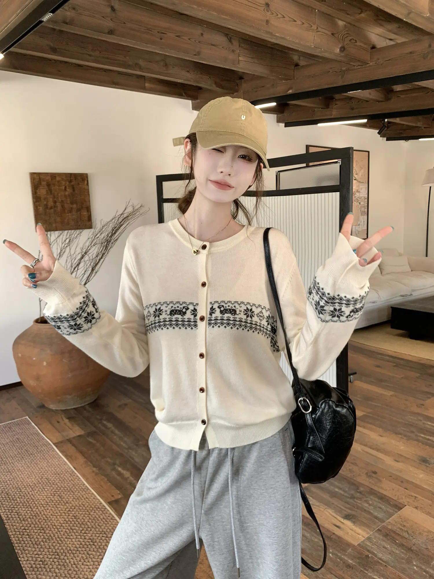 자카드 니트 단추 카디건 상세 이미지 19