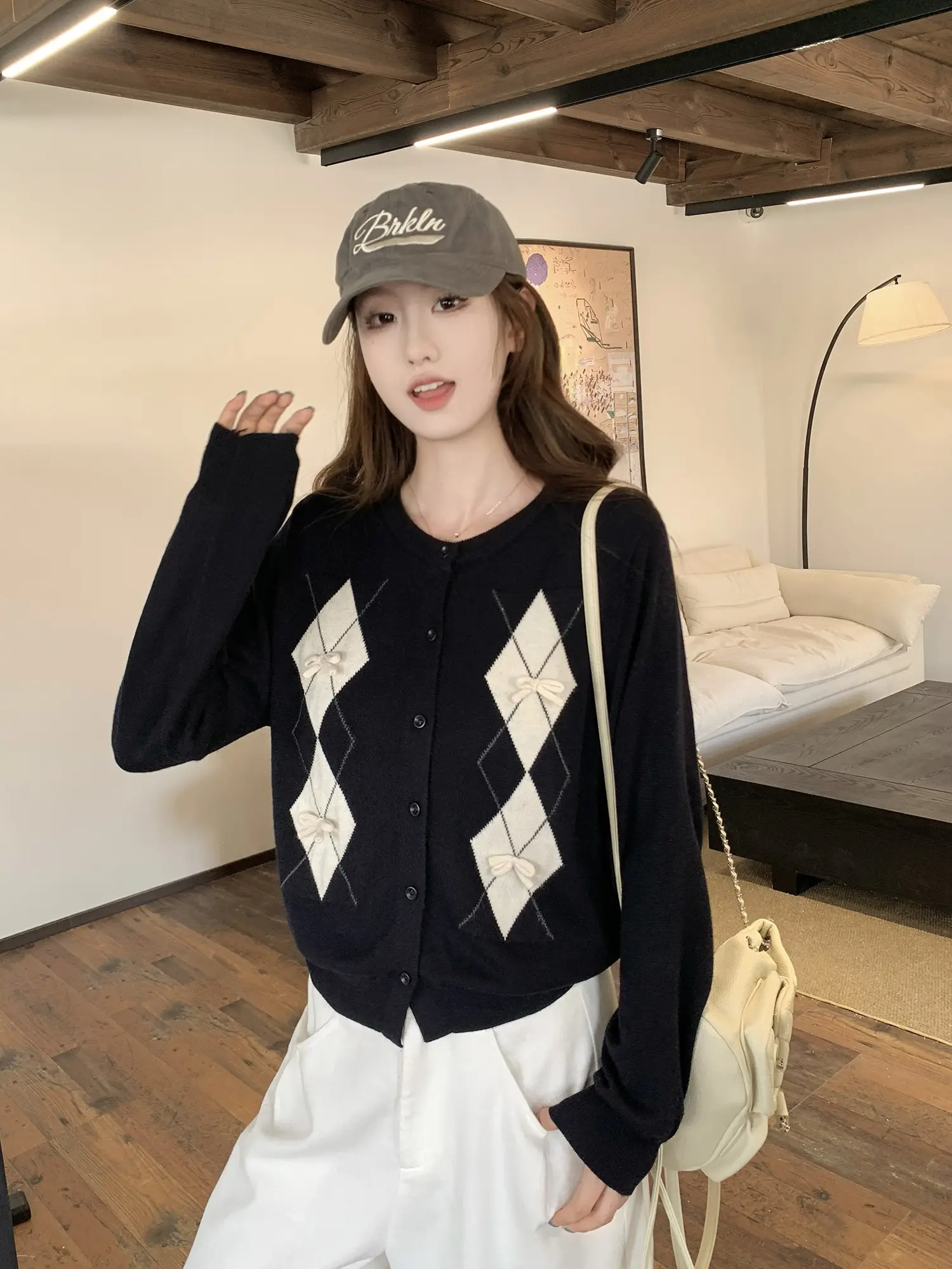 퀘이팅 패턴 니트 카디건 상세 이미지 4