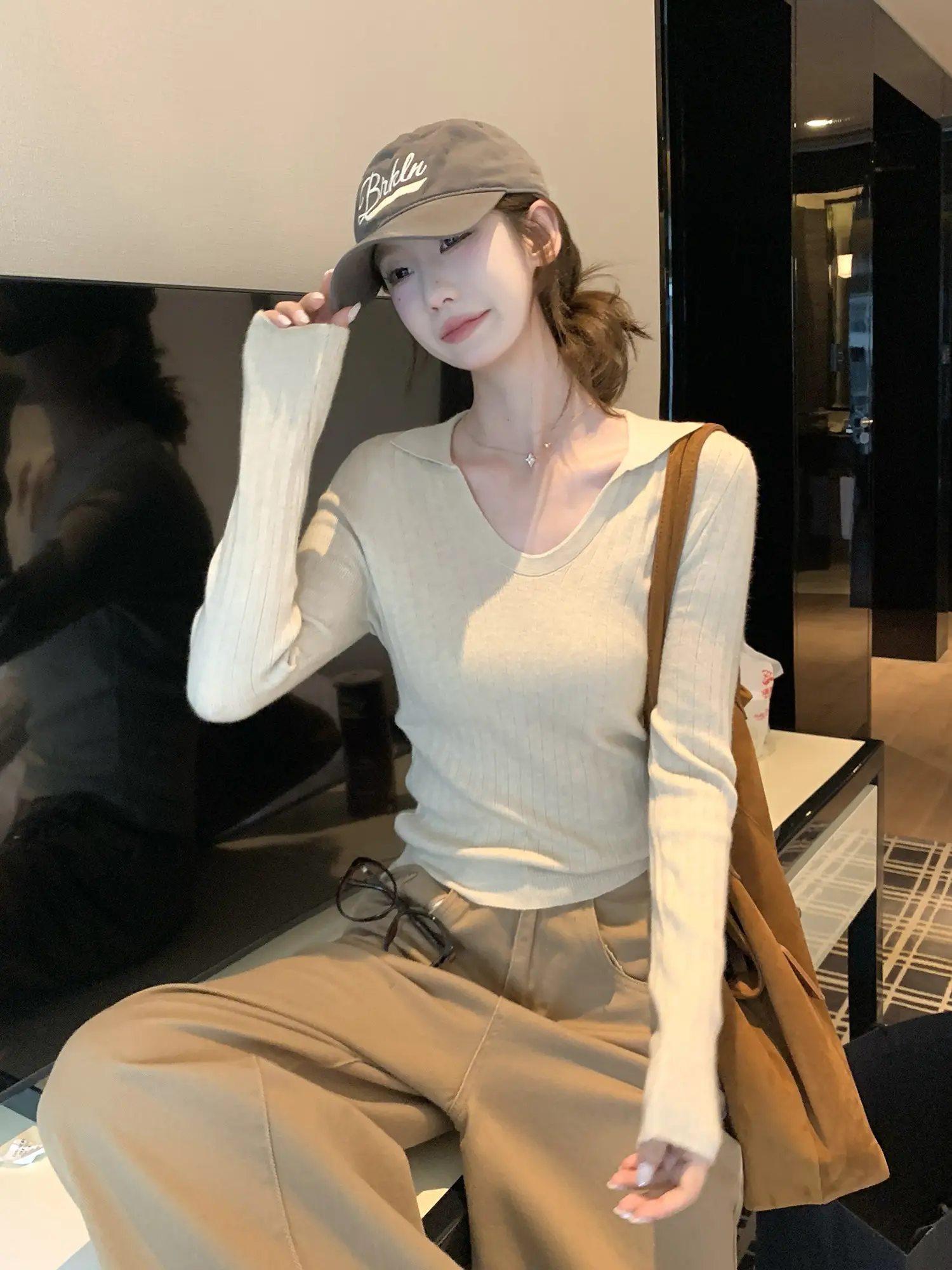 골지 폴드 칼라 U넥 슬림 니트 상세 이미지 28
