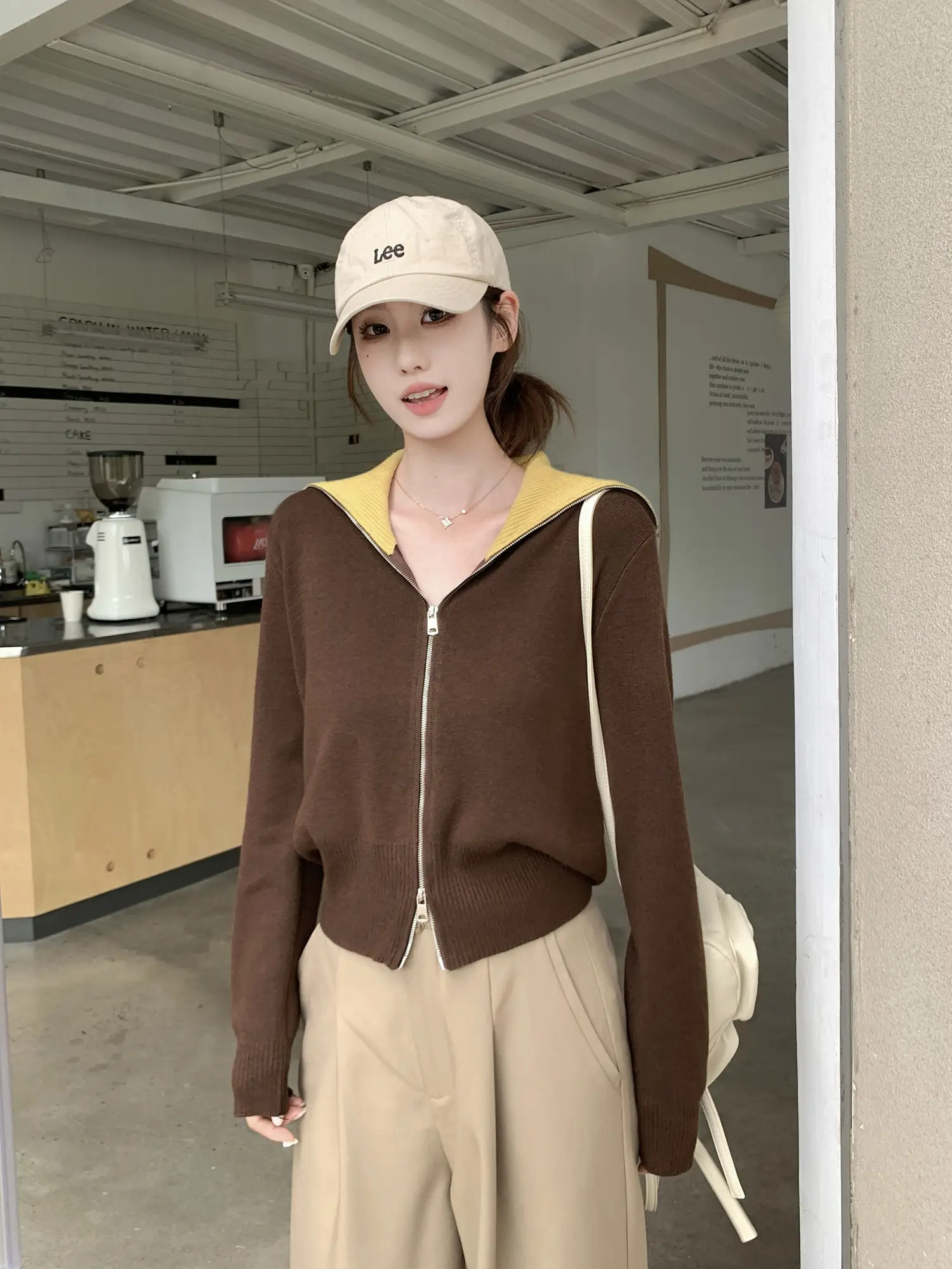 컬러 배색 폴드 칼라 지퍼 니트 카디건 상세 이미지 30