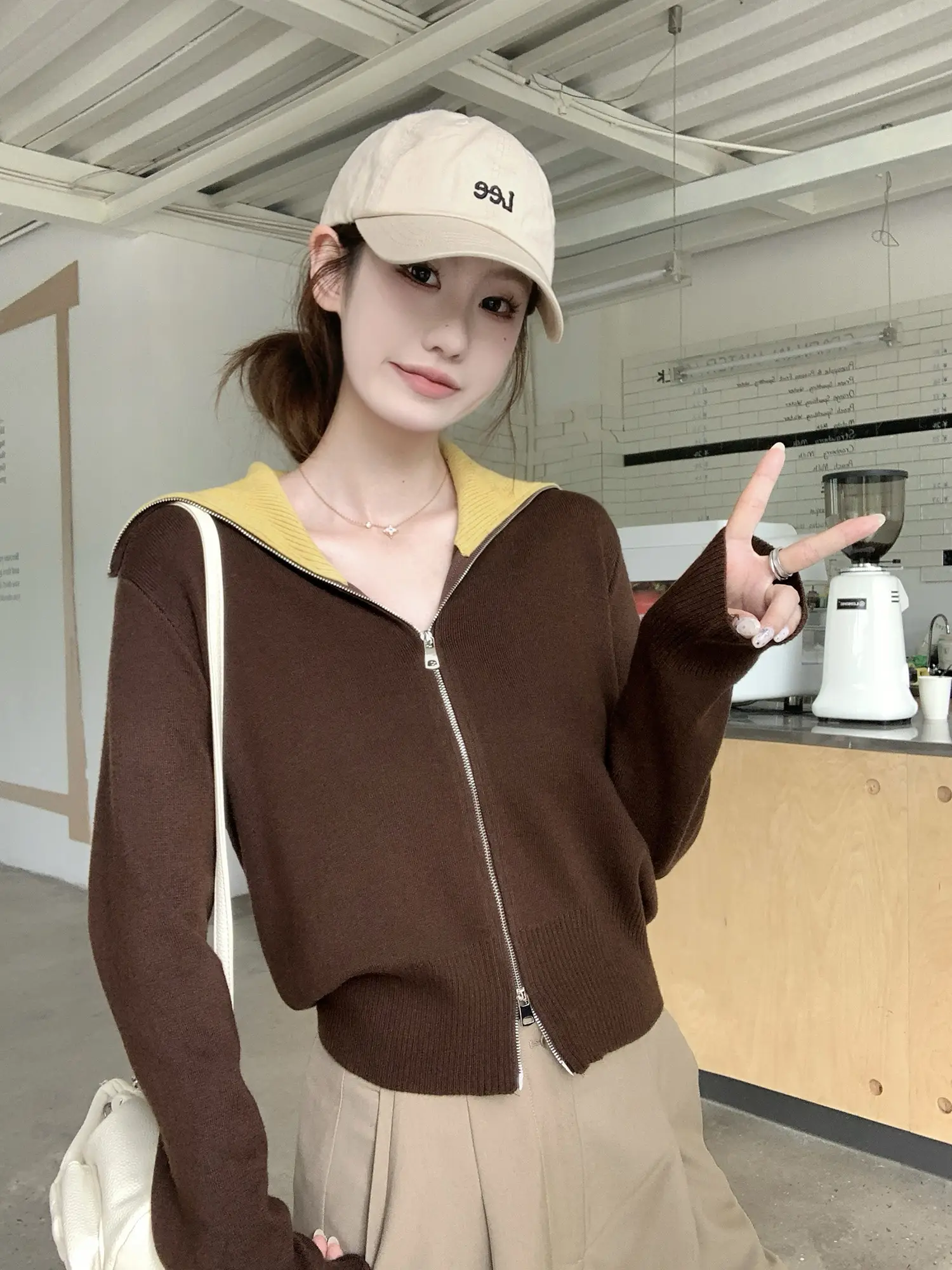 컬러 배색 폴드 칼라 지퍼 니트 카디건 상세 이미지 32