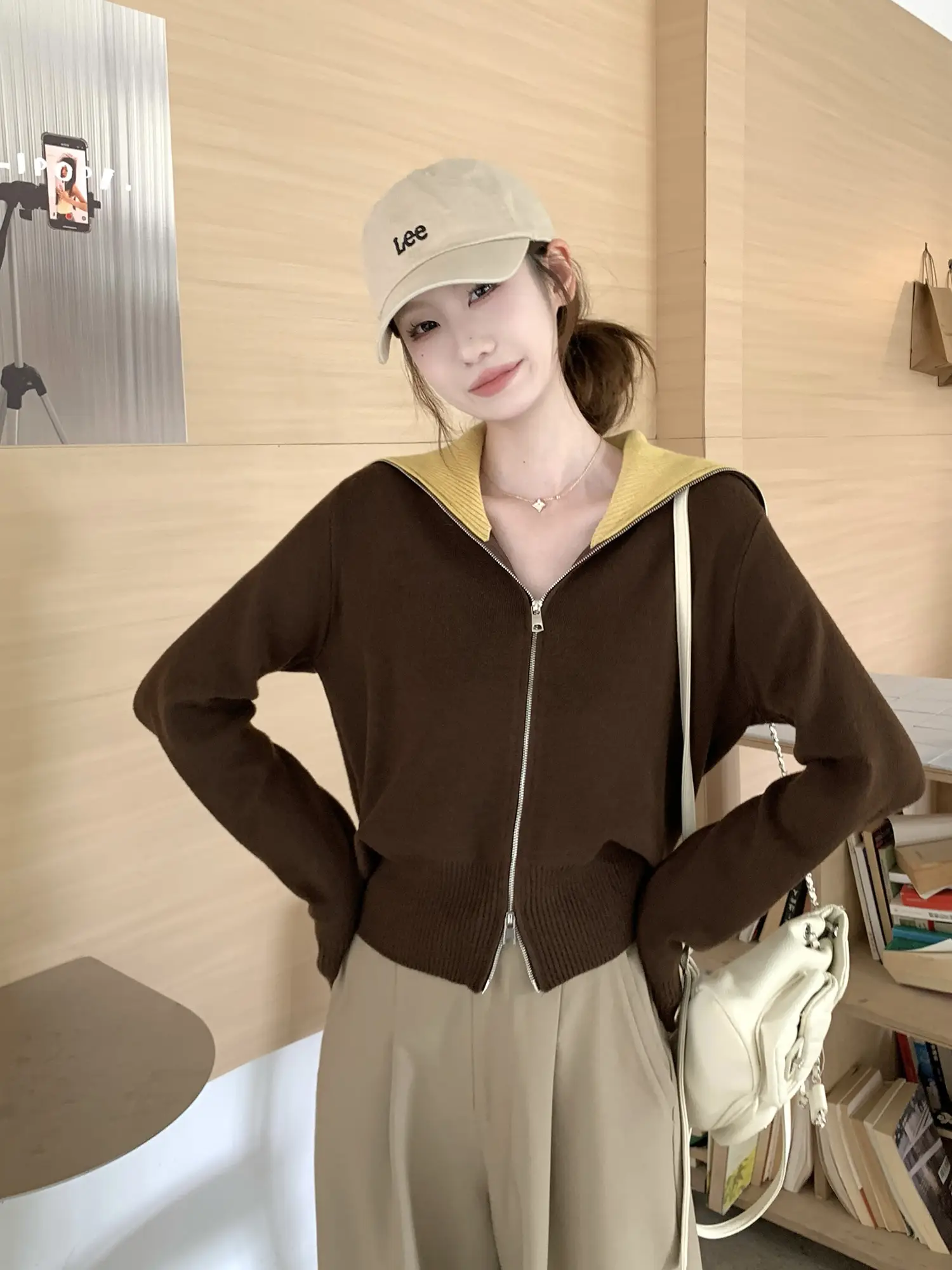 컬러 배색 폴드 칼라 지퍼 니트 카디건 상세 이미지 35
