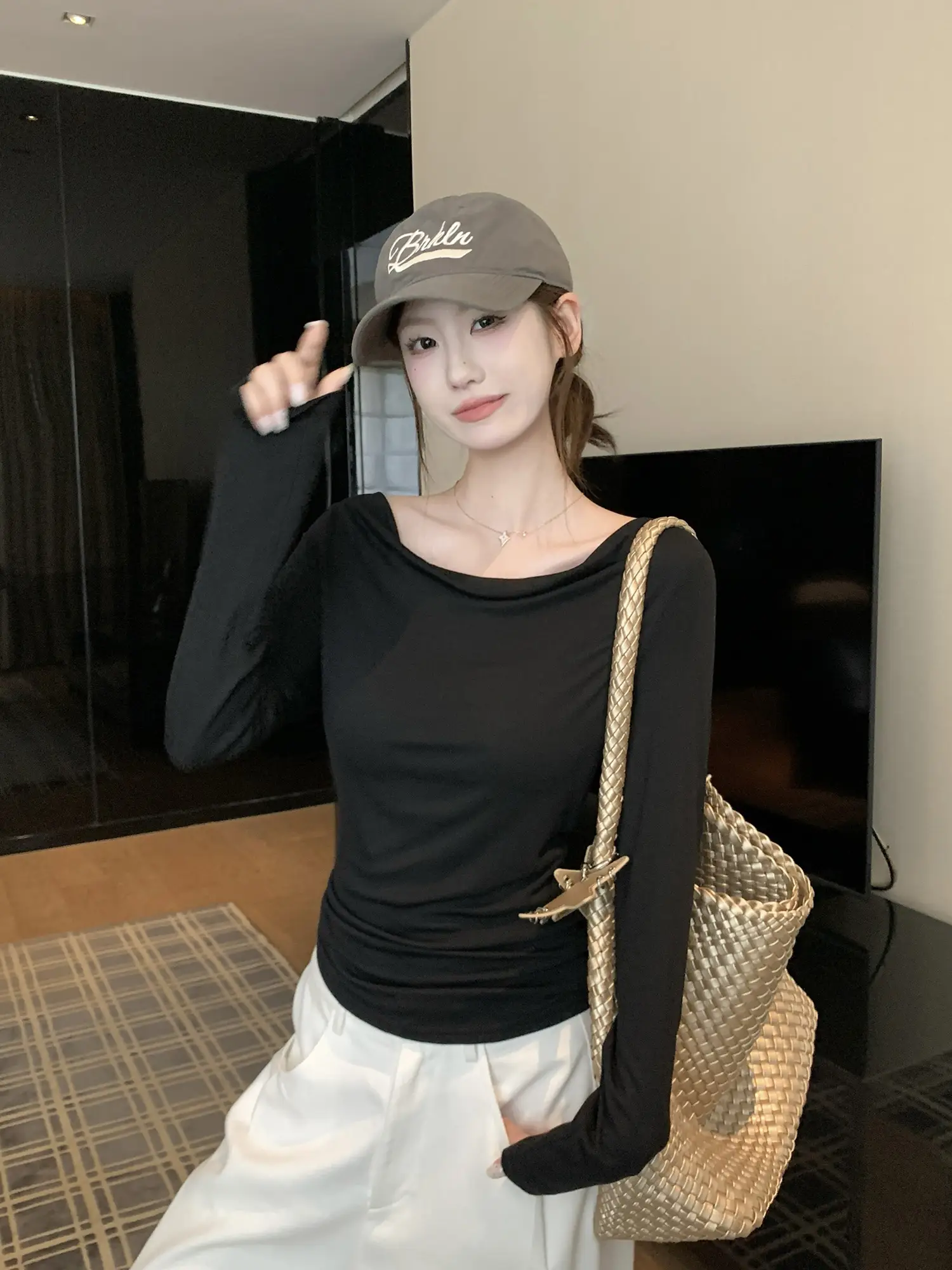 백홀 디자인 드레이프 긴소매 티셔츠 상세 이미지 8
