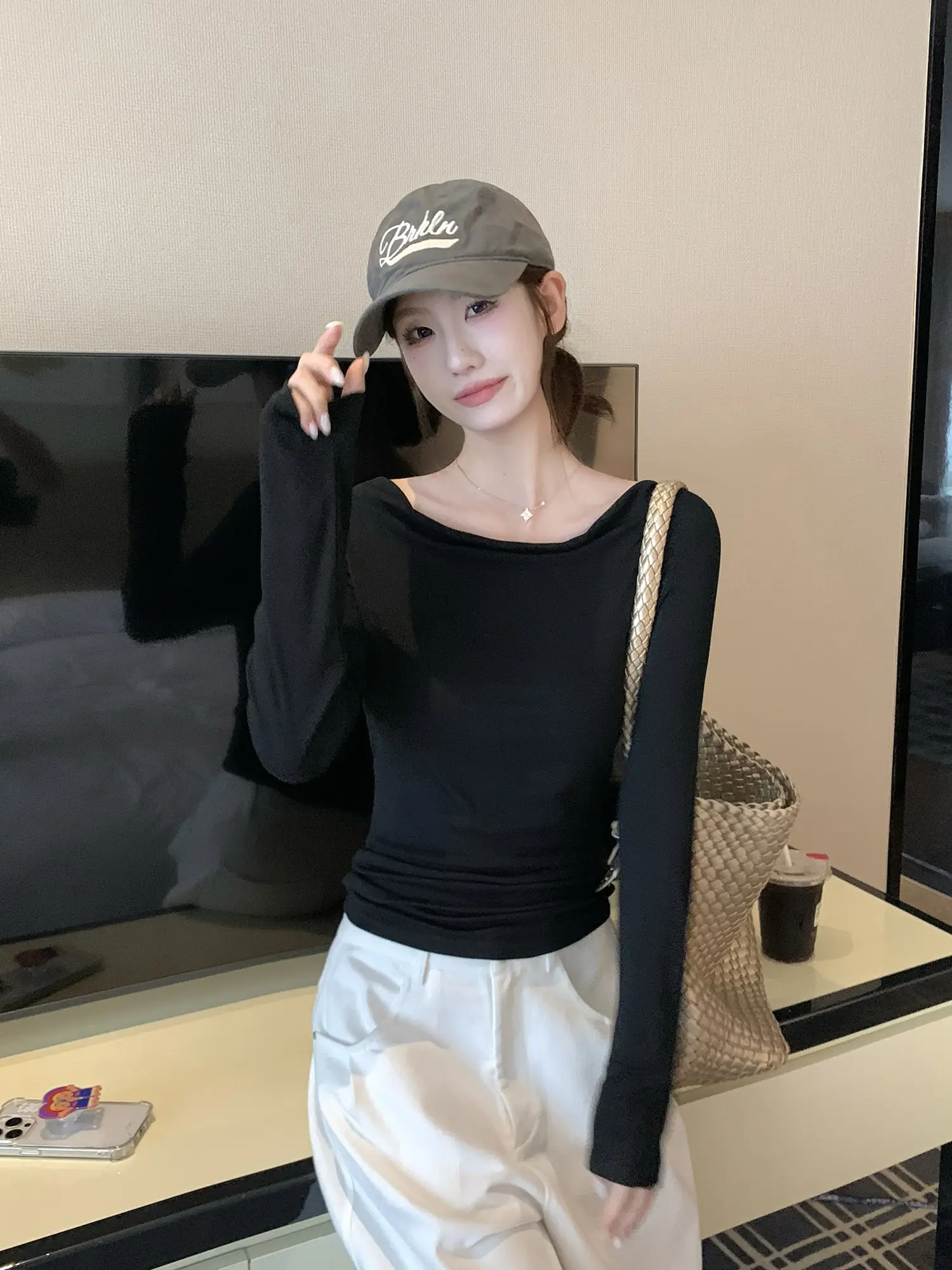 백홀 디자인 드레이프 긴소매 티셔츠 상세 이미지 11