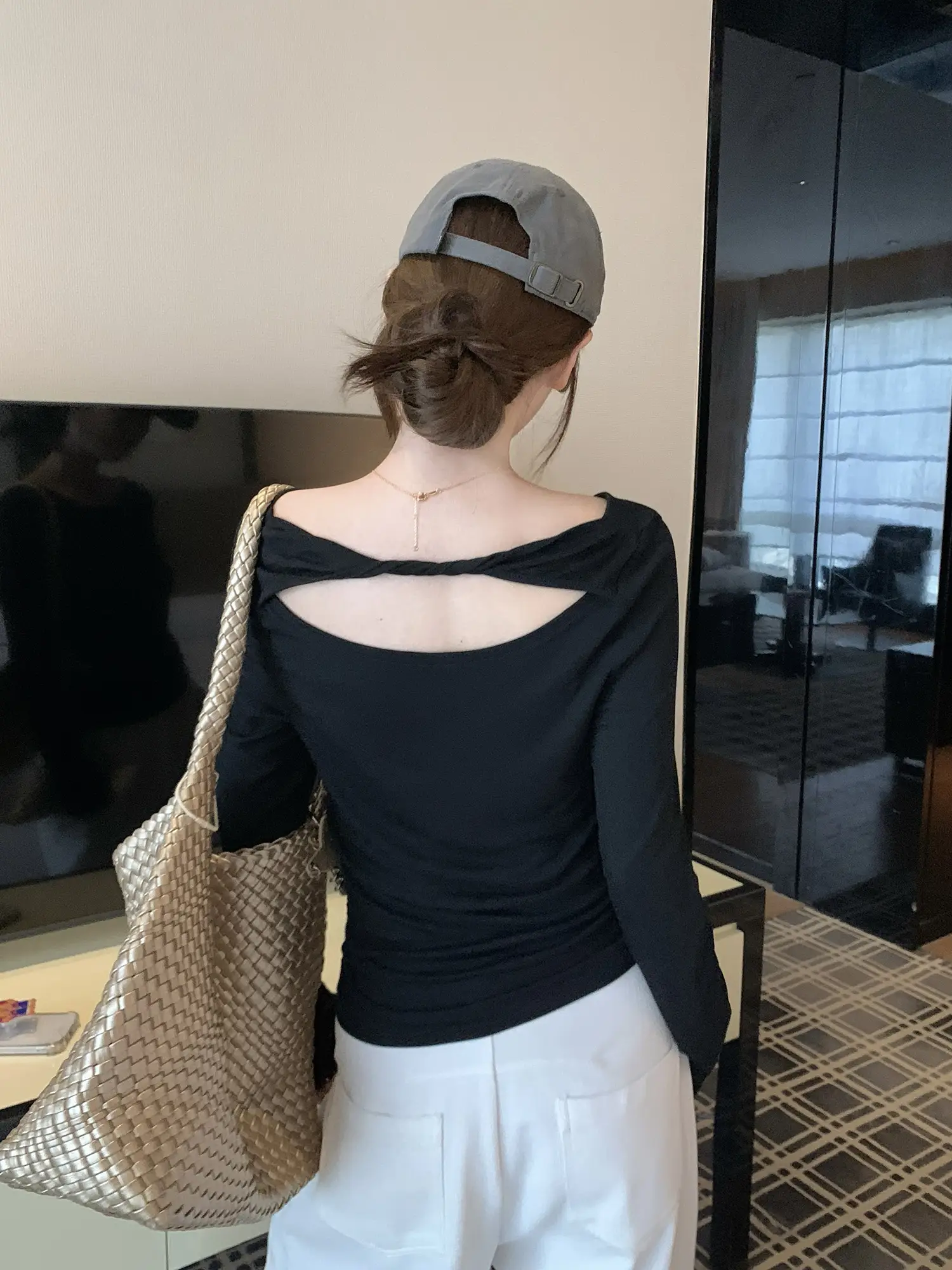 백홀 디자인 드레이프 긴소매 티셔츠 상세 이미지 13
