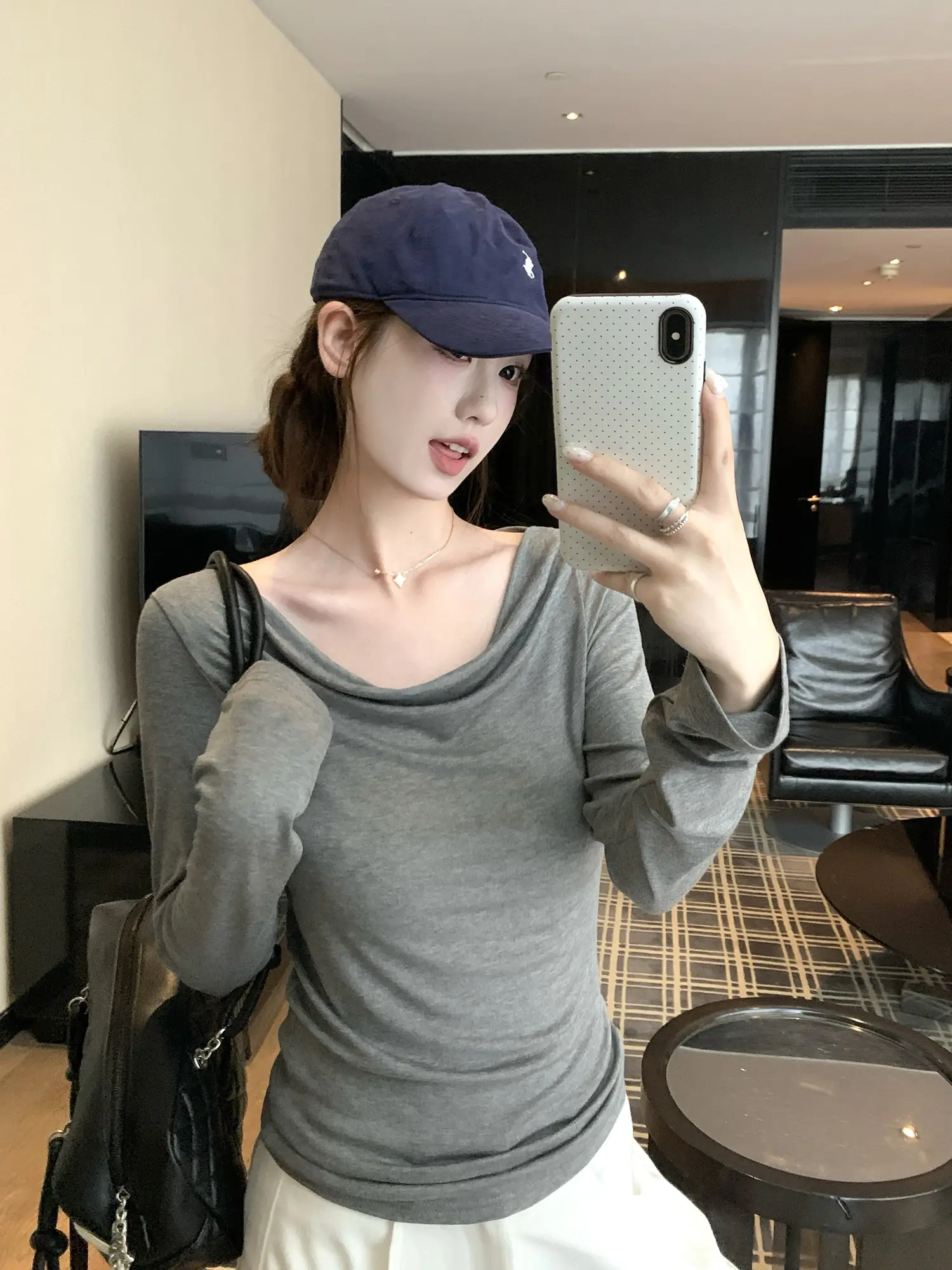 백홀 디자인 드레이프 긴소매 티셔츠 상세 이미지 17