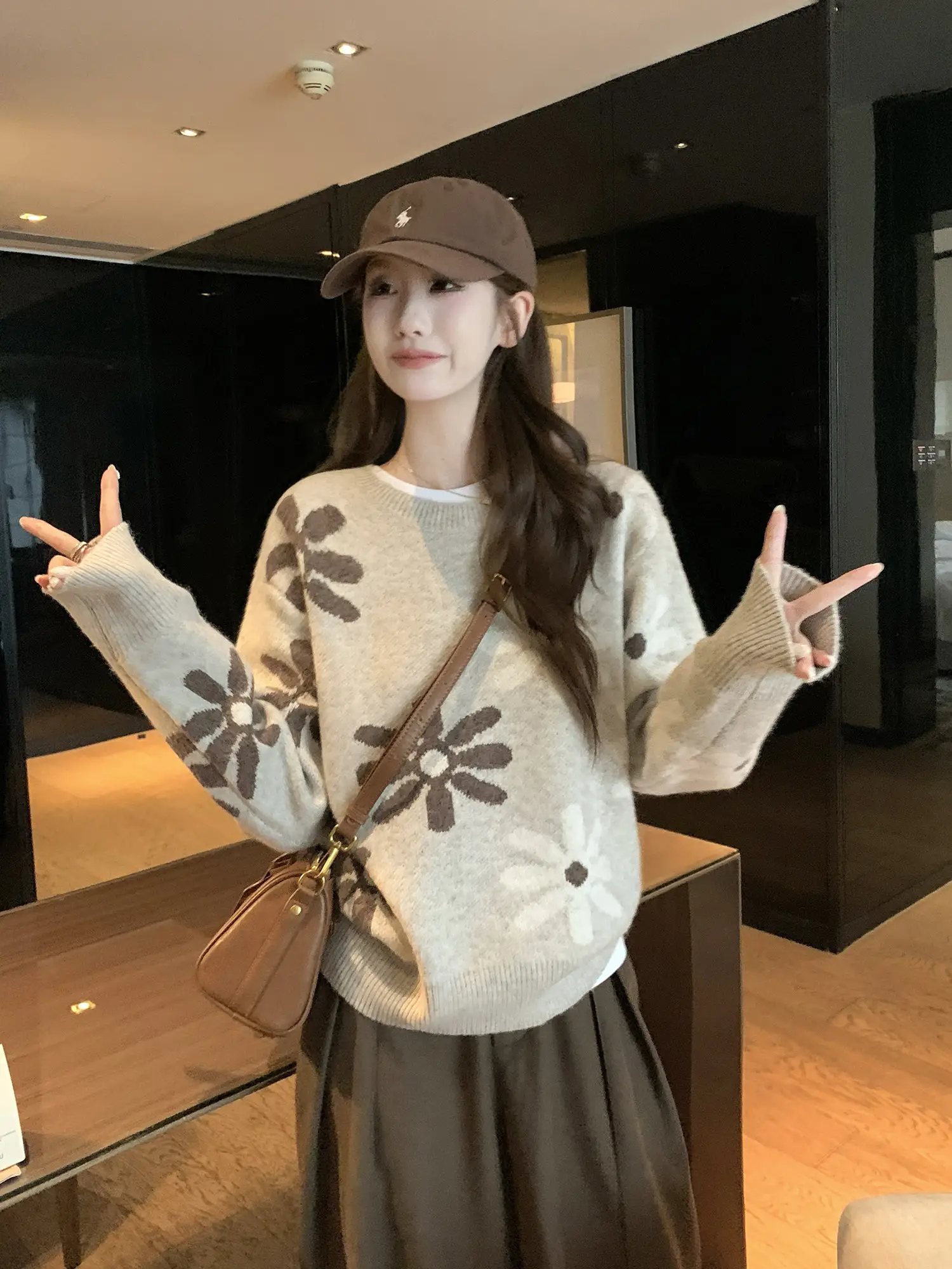 플라워 디자인 루즈핏 니트 상세 이미지 3