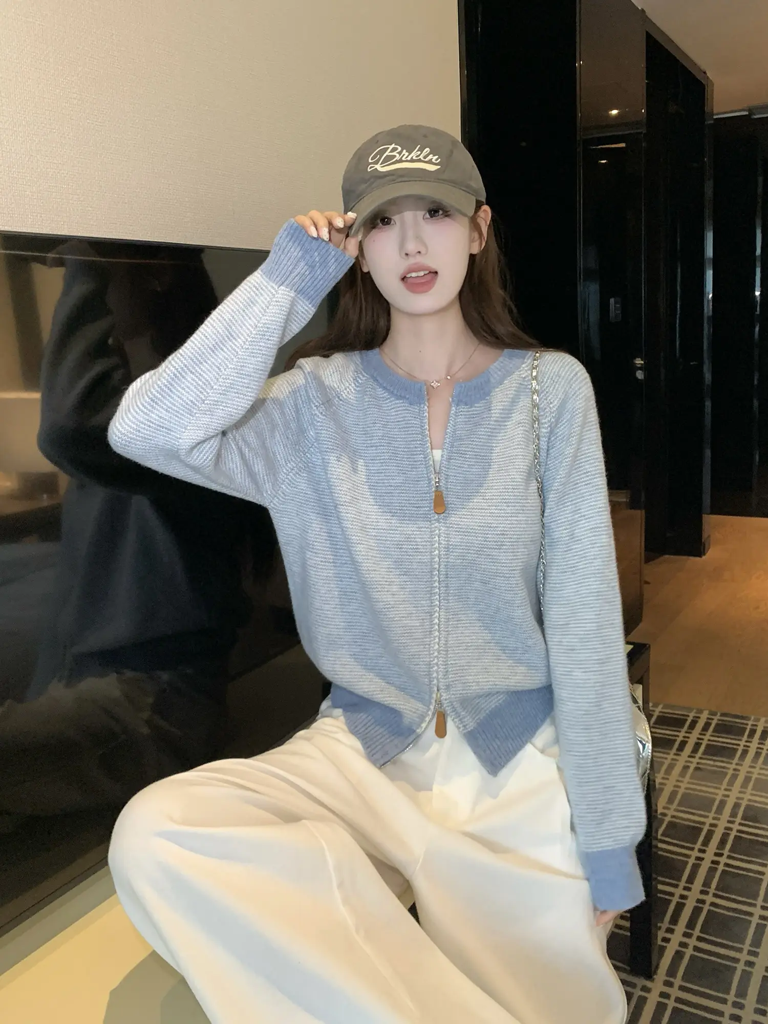 배색 스트라이프 라운드넥 니트 카디건 상세 이미지 3